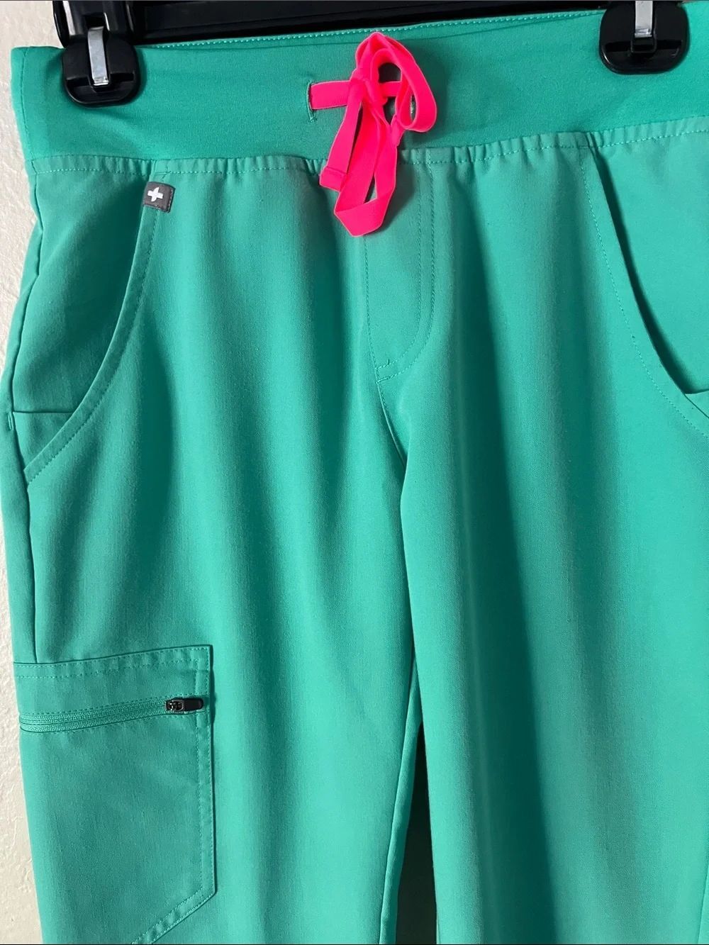 Like New! FIGS Zamora Jogger Scrub Pants PO#1426 Surgical Green in XS/P - Picture 6 of 16